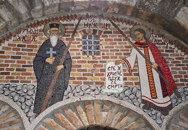 Мошти су се налазиле у српској престоници и онда када је Београд после смрти деспота Стевана прешао у мађарске руке. У писму које је 1505. београдски митрополит Теофан упутио руском кнезу Василију, помиње се београдска црква „посвећена Успенију Пречисте Богородице, у којој леже разне свете мошти и чудотворни образ пречисте Богоматере од евангелиста Светог Луке“. - Sputnik Србија