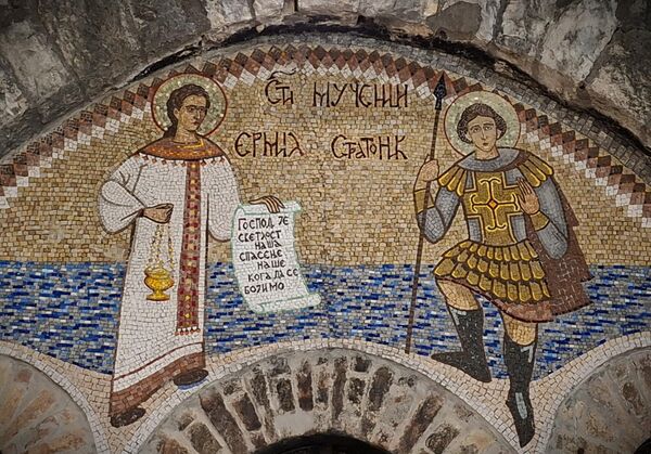 Упркос томе што је била укопана у земљу, капела је током бомбардовања Београда у Првом светском рату готово разрушена. У њеној непосредној близини вођене су огорчене борбе, о чему сведоче земни остаци бранилаца Београда пронађени приликом копања темеља за садашњу Капелу Свете Петке. - Sputnik Србија