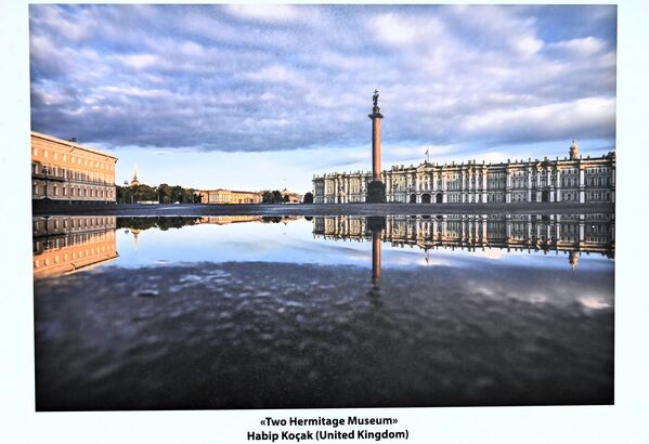 U njemu ima više od 4000 zaštićenih spomenika istorije i kulture. UNESKO je označio 2400 zgrada u gradu (15% od ukupnog broja građevina) za spomenike istorije arhitekture. - Sputnik Srbija