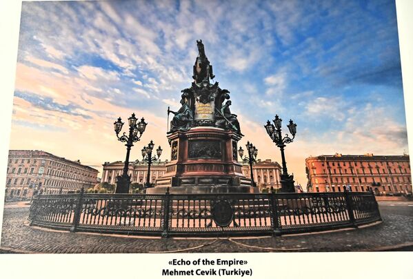 Takmičenje je održano pod sertifikacijom Međunarodne Asocijacije fotografskog umetničkog stvaralaštva (IAAP), uz podršku ruskih, stranih i međunarodnih fotografskih saveza, asocijacija, zajednica i ambasadora.  - Sputnik Srbija