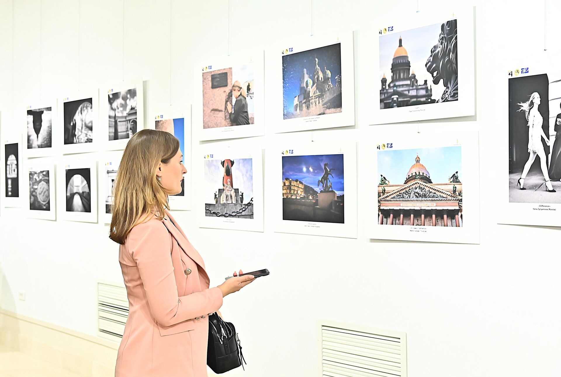 Izložba „Sankt Peterburg očima svetskih fotografa” će posetiocima Ruskog doma biti dostupna do 3. oktobra, a zatim se postavka seli u Novi Sad i Banjaluku. - Sputnik Srbija, 1920, 02.10.2025