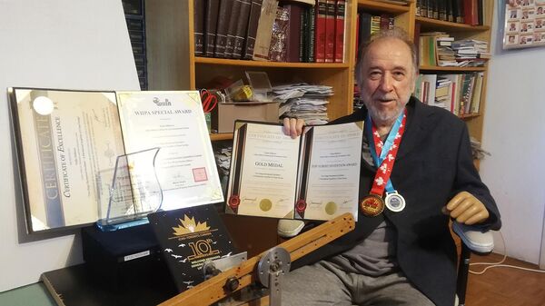 Вељко Милковић са признањем из Канаде Вељко Милковић са признањем из Канаде - Sputnik Србија