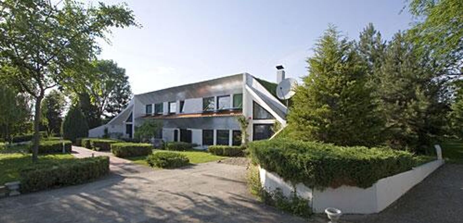 Савремена земуница - Милковићева самогрејна еколошка кућа - Sputnik Србија, 1920, 02.10.2025