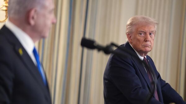 Председник САД Доналд Трамп и премијер Израела Бенјамин Нетанијаху
 - Sputnik Србија