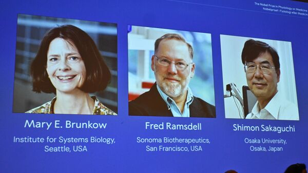 Naučnici Meri Brunkov, Fred Ramsdel i Šimon Sakaguči dobitnici su ovogodišnje Nobelove nagrade za medicinu - Sputnik Srbija