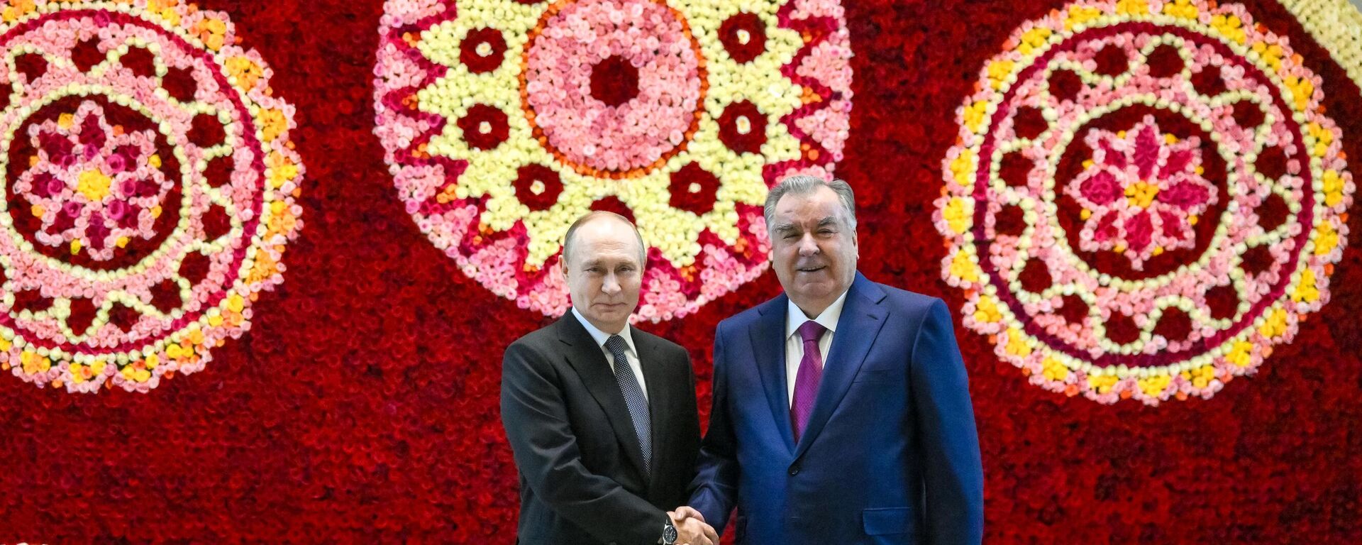 Председник Русије Владимир Путин и председник Таџикистана Емомали Рахмон Председник Русије Владимир Путин и председник Таџикистана Емомали Рахмон - Sputnik Србија, 1920, 09.10.2025