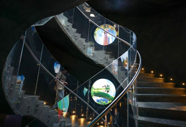 Простор је инспирисан фантастичним светом, који комбинује елементе природе, технологије и уметности. Простор је инспирисан фантастичним светом, који комбинује елементе природе, технологије и уметности. - Sputnik Србија