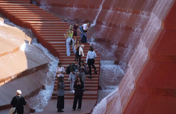 Посетиоци у Парку културе и рекреације „Краснодар“ у Краснодару. Посетиоци у Парку културе и рекреације „Краснодар“ у Краснодару. - Sputnik Србија