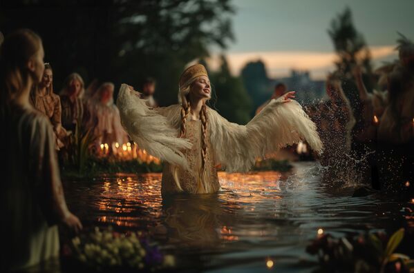 Лабудица у ноћи празника Ивана Купала симболизује мистерију и повезаност са природом. Лабудица је мистична слика из руских бајки и уметничких дела.  - Sputnik Србија