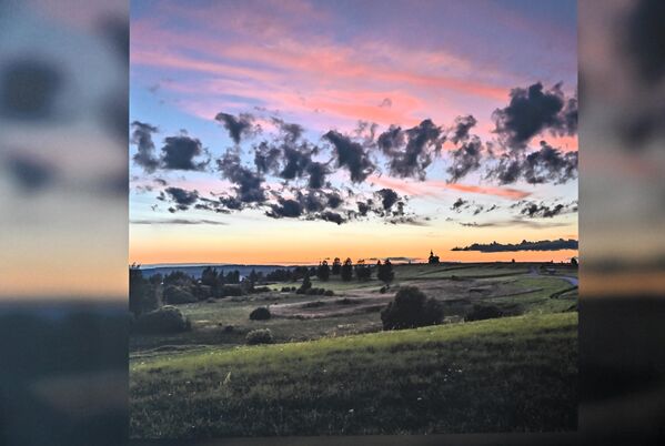 Иако је острво прилично изоловано и до њега се тешко долази(лети трајектом а зими ховеркрафтом), чудесно острво сваке године посећује све већи број туриста и ходочасника - Sputnik Србија