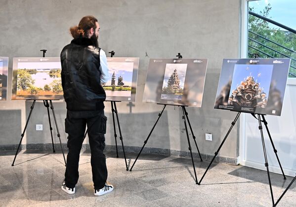 У оквиру манифестација „Дани духовне културе Русије“ у Србији,  у Културном центру „Видиковац“ у Сремским Карловцима отворена је изложба ,,Кижи–васкрсло ремек-дело Русије'' - Sputnik Србија