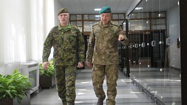 Načelnik Generalštaba Milan Mojsilović sa novim komandantom KFOR-a general-majorom Oružanih snaga Turske Ozkanom Ulutašom - Sputnik Srbija