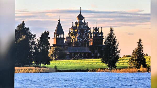Imena graditelja nisu poznata. Legenda kaže da je glavni graditelj za celu konstrukciju koristio jednu sekiru koju je po završetku bacio u jezero rečima „nije bilo i neće biti druge koja bi joj odgovarala“  - Sputnik Srbija