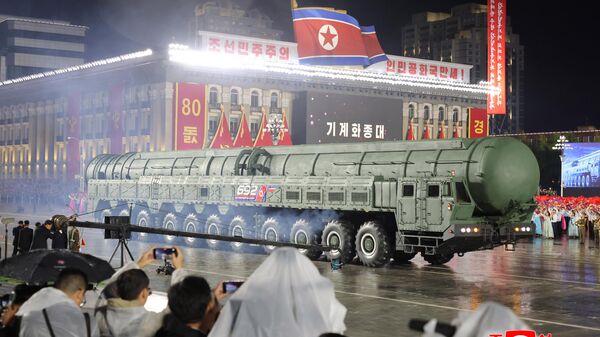 Severna Koreja prikazala novu interkontinentalnu balističku raketu „Hvasong-20“ - Sputnik Srbija
