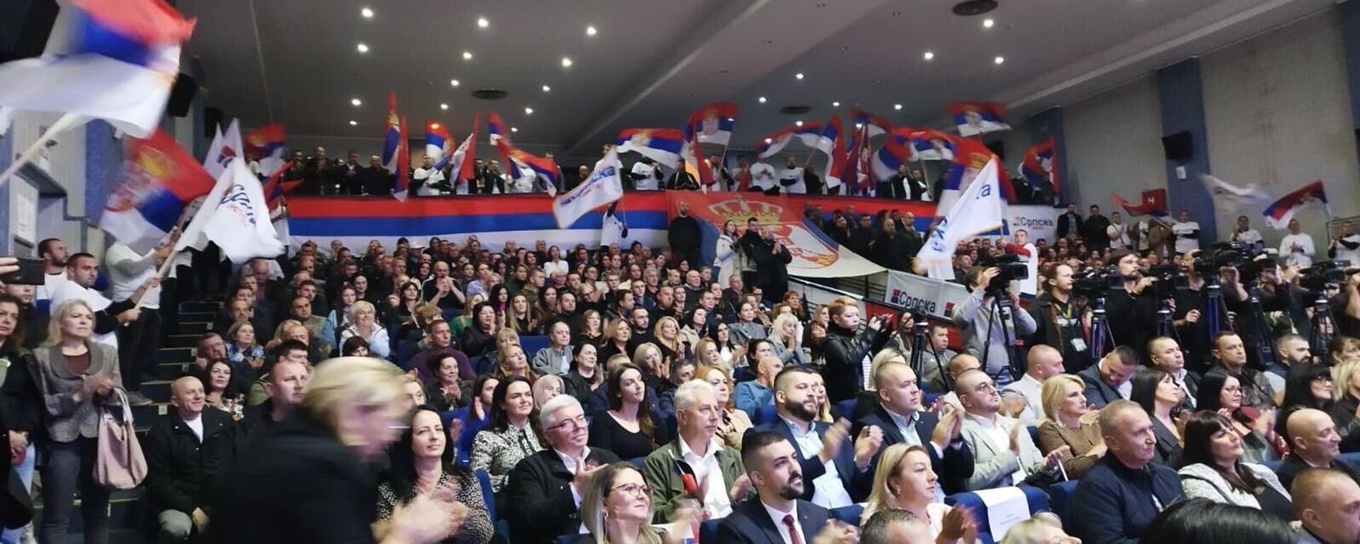 Конвенција Српске листе у Грачаници пред локалне изборе - Sputnik Србија, 1920, 13.10.2025