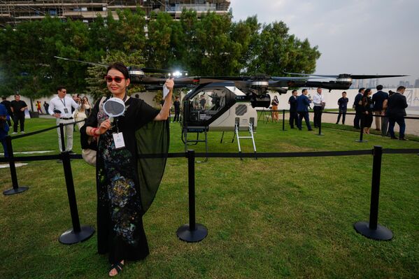 У Кини ће цена бити нешто нижа од 233.000 евра, а компанија планира прве продаје за регуларне купце у 2027. години. - Sputnik Србија