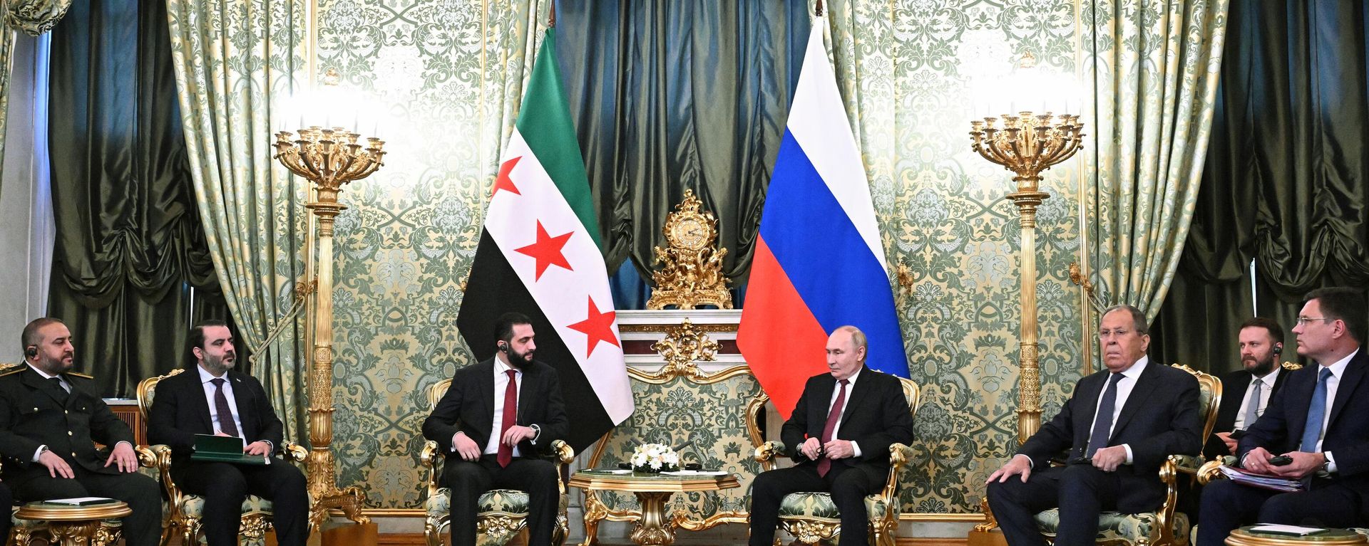 Састанак руског председника Владимира Путина и сиријског лидера Ахмеда ел Шара - Sputnik Србија, 1920, 16.10.2025