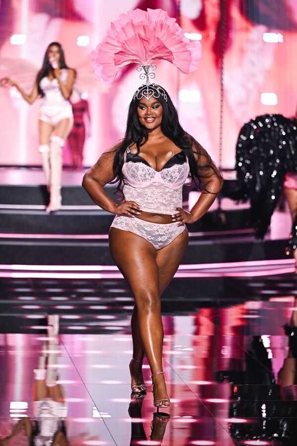 Чувени бренд је ове године позвао и плус сајз моделе - Sputnik Србија