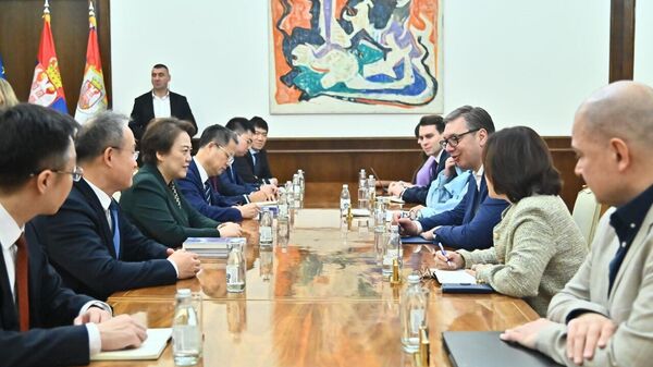 Вучић са Чен Бо: Стратешко партнерство Србије и Кине донело видљиве резултате