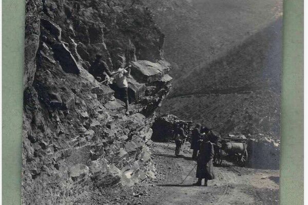 Razbijanje stene koja se našla na trasi budućeg puta - Sputnik Srbija