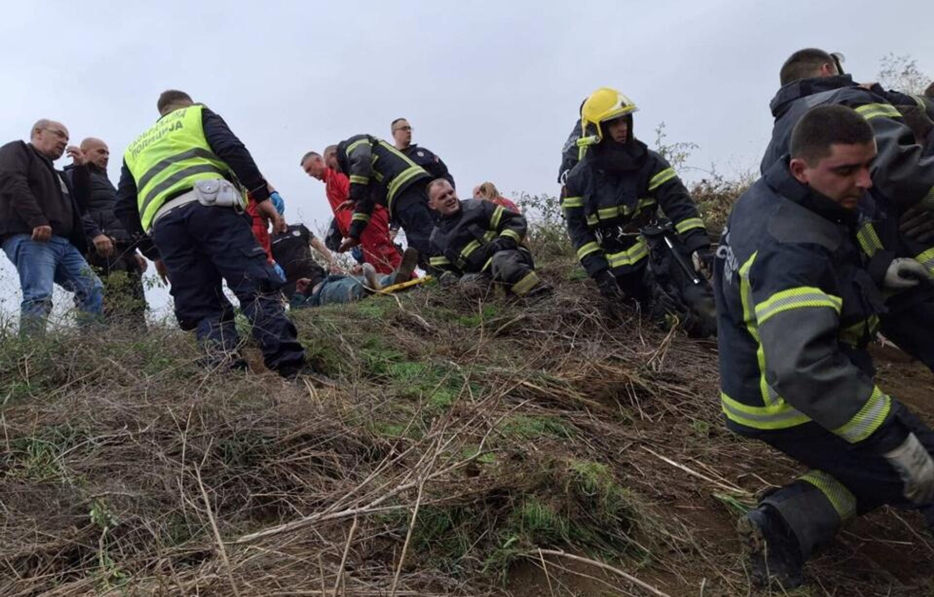 Сремска Митровица - Јарак аутобус слетео са пута - Sputnik Србија, 1920, 17.10.2025