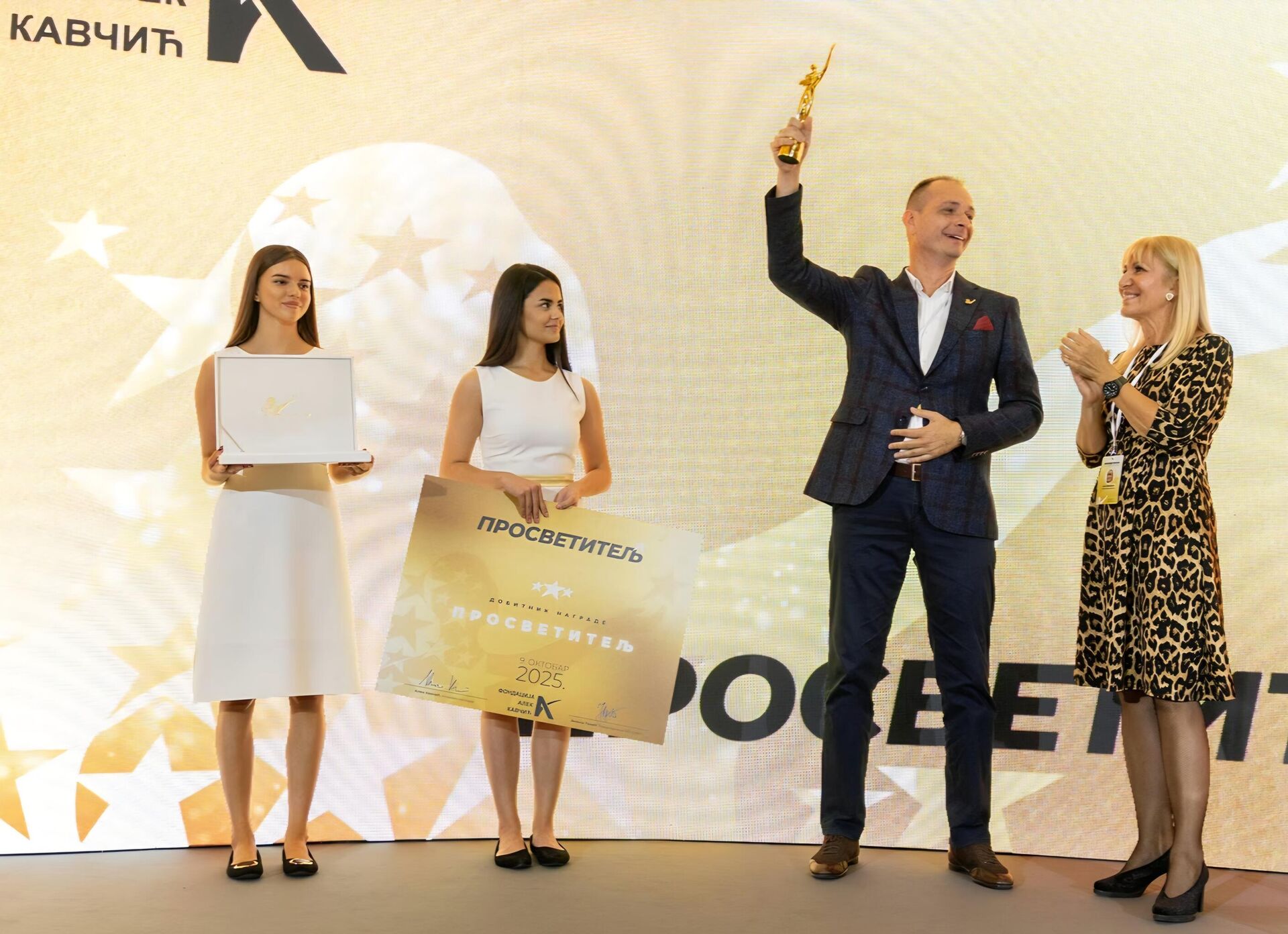 Niški nastavnik harmonike Predrag Jovanović, dobitnik nagrade „Prosvetitelj“ Fondacije „Alek Kavčić“ Niški nastavnik harmonike Predrag Jovanović, dobitnik nagrade „Prosvetitelj“ Fondacije „Alek Kavčić“ - Sputnik Srbija, 1920, 19.10.2025