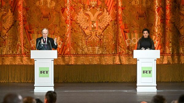 Ruski predsednik Vladimir Putin i Margarita Simonjan, Proslava 20. godišnjice rada RT-a - Sputnik Srbija