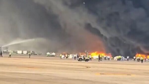 Požar na aerodromu u Daki  - Sputnik Srbija