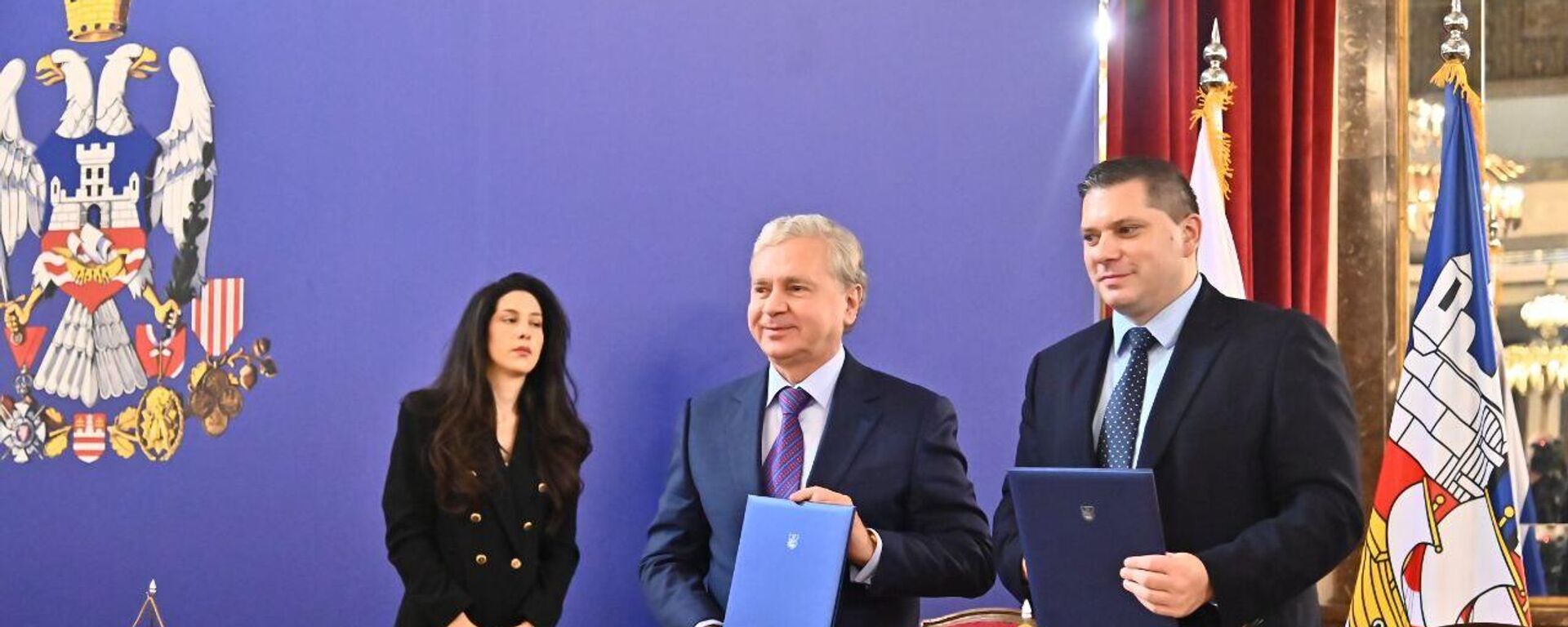 Predsednik Skupštine grada Beograda Nikola Nikodijević i ministar Vlade Grada Moskve i šef odeljenja za spoljne ekonomske i međunarodne odnose Sergej Čerjomin Predsednik Skupštine grada Beograda Nikola Nikodijević i ministar Vlade Grada Moskve i šef odeljenja za spoljne ekonomske i međunarodne odnose Sergej Čerjomin - Sputnik Srbija, 1920, 20.10.2025