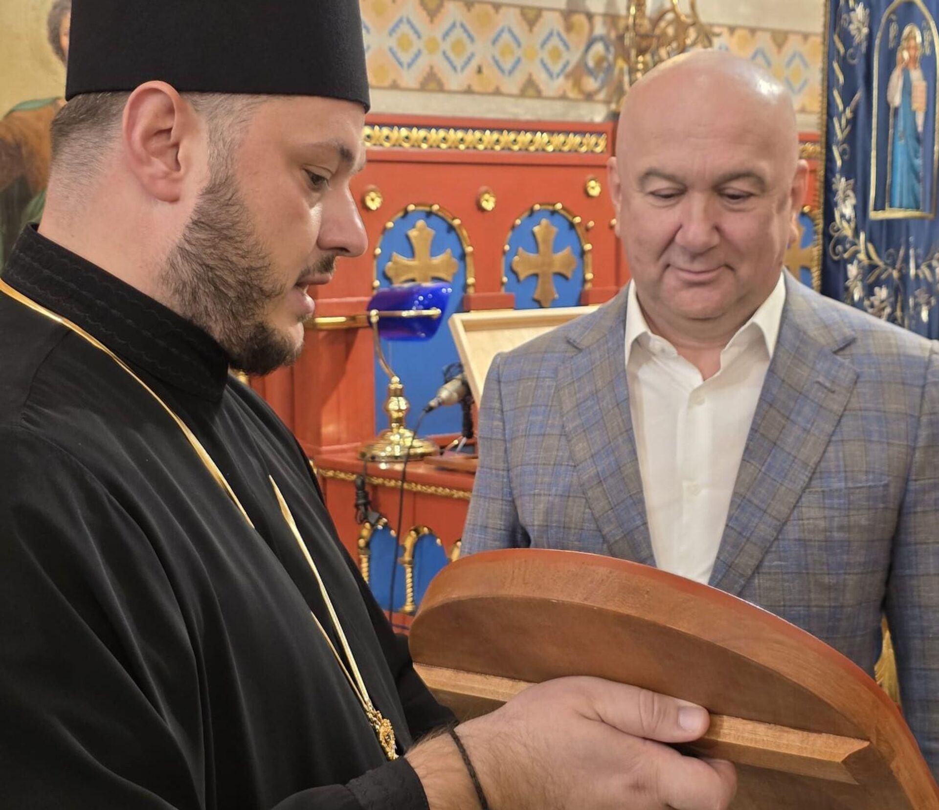 Поред вредних, законом заштићених икона, храм у Тузли чува и честицу моштију Свете Матроне Московске, дар Руске православне цркве - Sputnik Србија, 1920, 20.10.2025