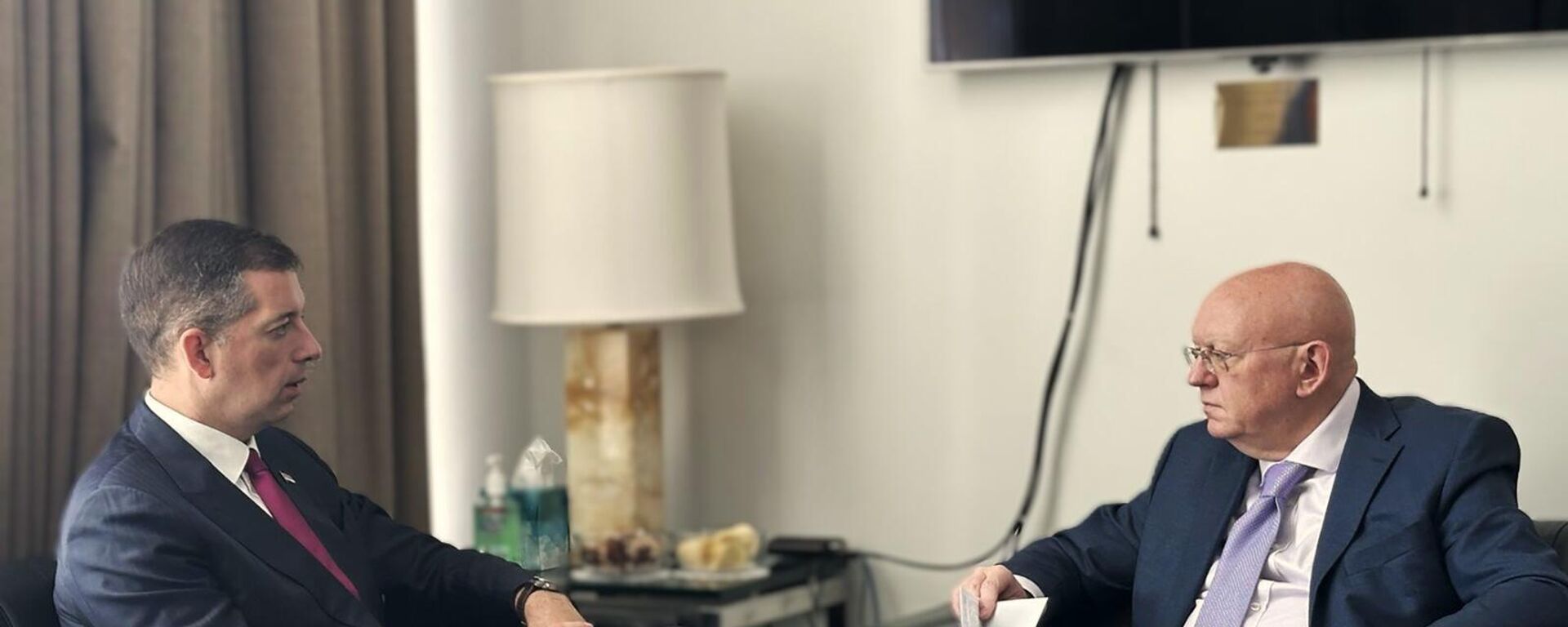 Марко Ђурић и Василиј Небензја - Sputnik Србија, 1920, 21.10.2025