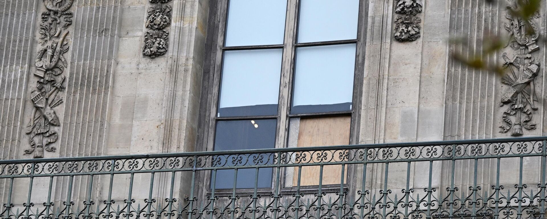 Luvr - prozor kroz koji su pljačkaši ušli - Sputnik Srbija, 1920, 22.10.2025