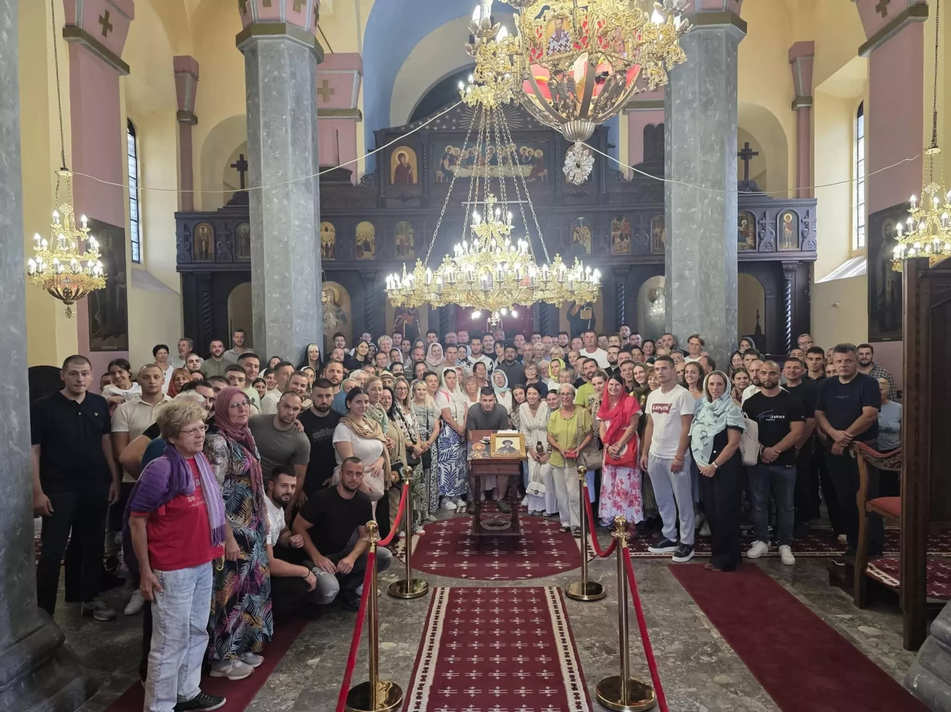 Иако отац Трајко сада живи у Клокоту, у Урошевцу редовно служи, народ се сабира - Sputnik Србија, 1920, 26.10.2025