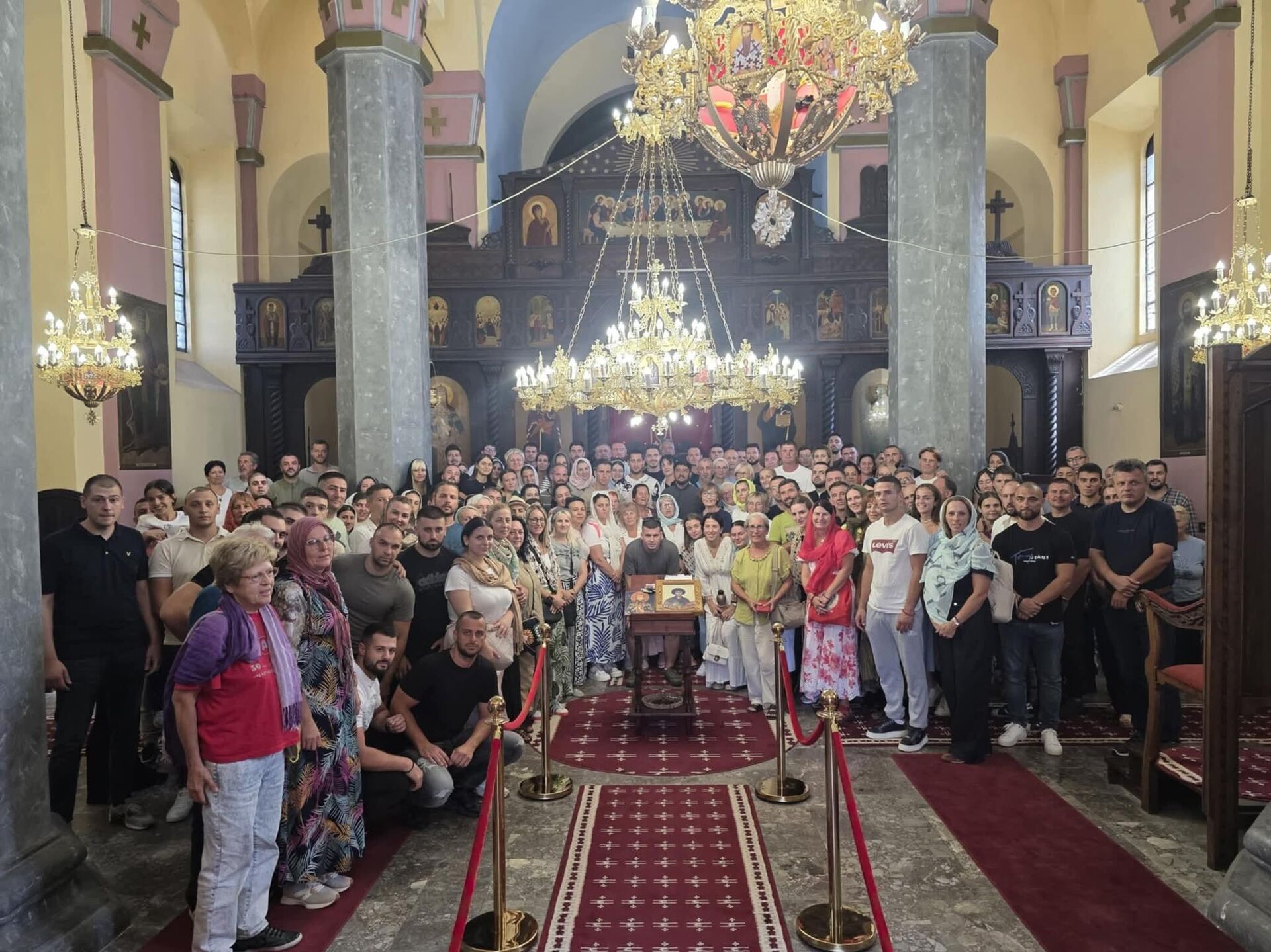 Иако отац Трајко сада живи у Клокоту, у Урошевцу редовно служи, народ се сабира - Sputnik Србија, 1920, 26.10.2025
