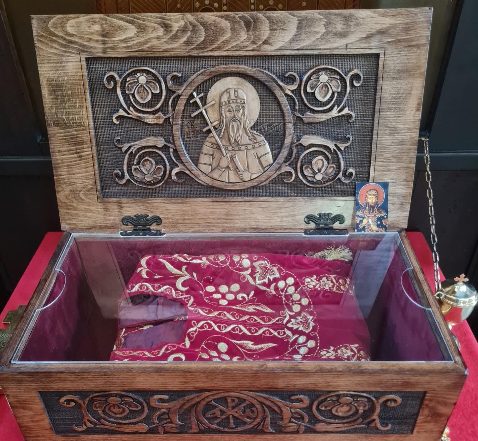 Велика светиња која их чува, одежда Светог цара Уроша - Sputnik Србија, 1920, 26.10.2025