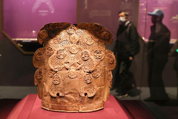 Златни артефакт представљен посетиоцима. - Sputnik Србија