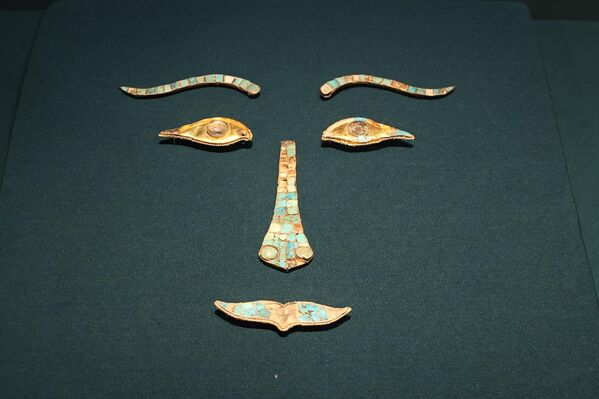 Маска коришћена у току обреда сахране. - Sputnik Србија