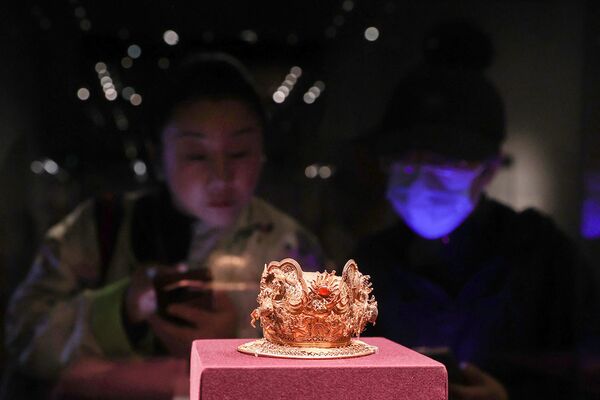 Златни украс за главу. - Sputnik Србија