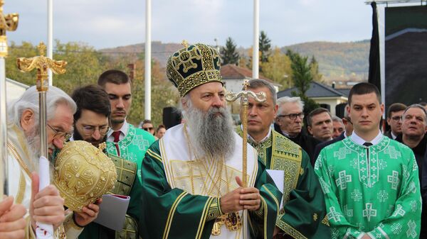 Патријарх Порфирије предводио Свету литургију и чин освећења новог храма Светог Саве у Дежеви - Sputnik Србија