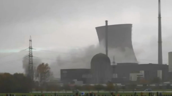 Srušena dva rashladna tornja u nuklearnoj elektrani Gundremingen u Bavarskoj - Sputnik Srbija