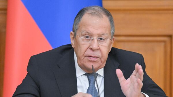 Лавров: Русија за решавање сукоба у Украјини; Кијев покушава да купи време