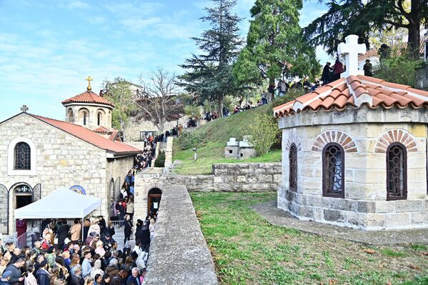 Kalemegdanska kapela Svete Petke sagrađena je na izvoru vode za koju se veruje da isceljuje očne bolesti i u njoj se, kao velika svetinja, čuva mali prst svetiteljke. - Sputnik Srbija