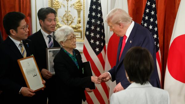 Амерички председник Доналд Трамп и Санае Такаичи, премијер Јапана - Sputnik Србија