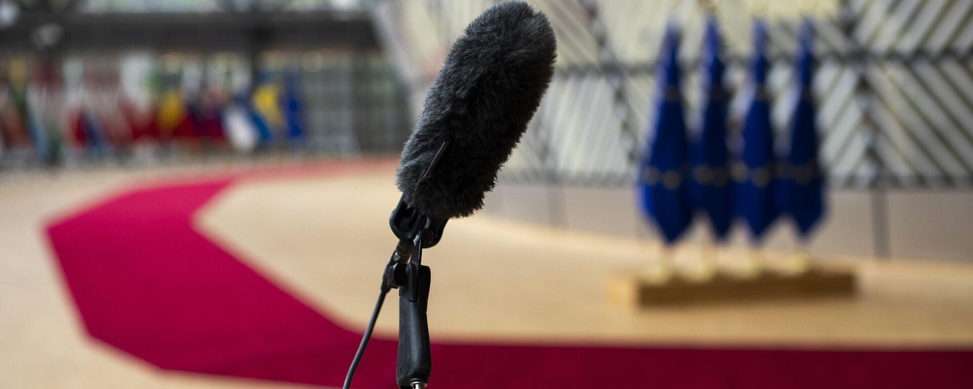 Mikrofon  - Sputnik Srbija, 1920, 28.10.2025