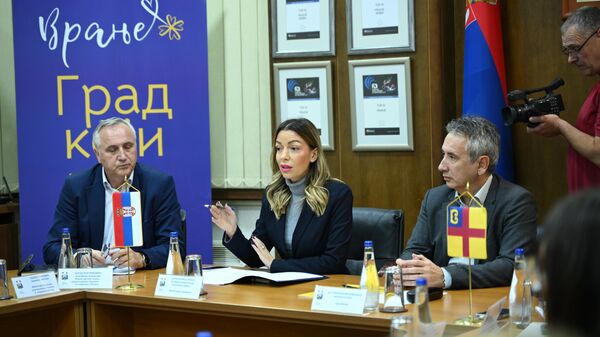 Потпредседница Владе Србије и министарка привреде Адријана Месаровић у Врању - Sputnik Србија