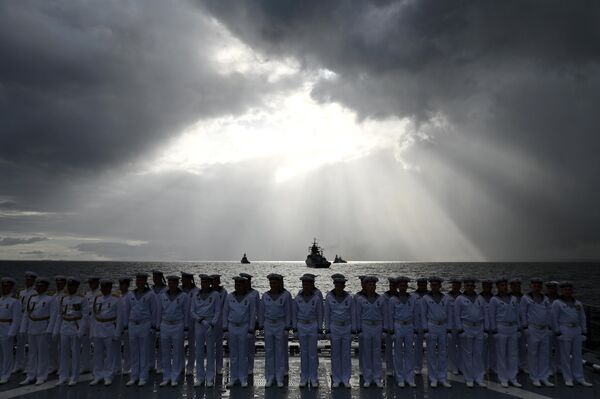 Војници руске морнарице на Главној поморској паради у част Дана руске морнарице у Кронштату. - Sputnik Србија