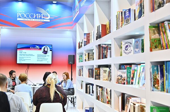 Na sajmu je uzelo učešća više od 400 izlagača iz Srbije, Kipra, Rusije, Italije, Grčke, Nemačke, Belorusije, Irana, Gruzije, Maroka, Tunisa Rumunije, Rumunije, Republike Srpske, Crne Gore, Hrvatske, Bosne i Hercegovine... - Sputnik Srbija