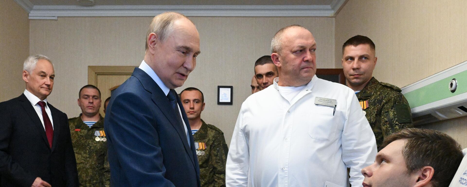 Ruski predsednik Vladimir Putin posetio je Centralnu vojnu bolnicu Ruski predsednik Vladimir Putin posetio je Centralnu vojnu bolnicu - Sputnik Srbija, 1920, 29.10.2025