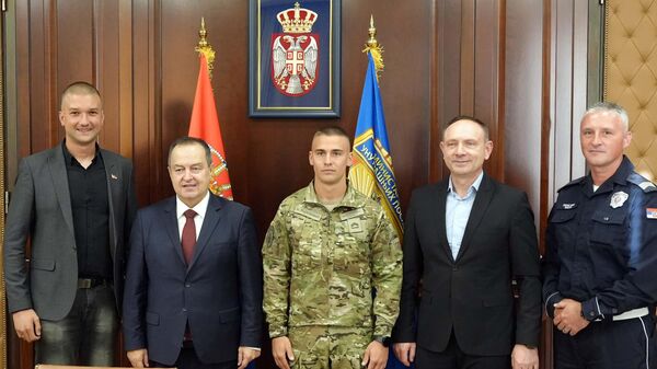 Ивица Дачић примио припаднике МУП-а који су пешачили до Хиландара за децу са ретком болешћу - Sputnik Србија