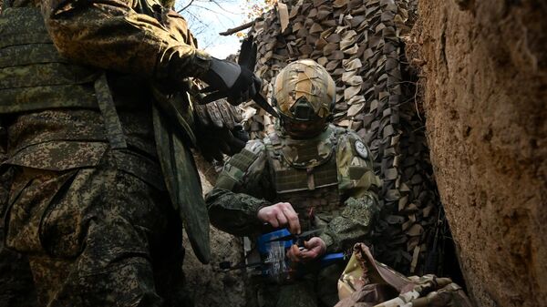 Руски војници у рову - Sputnik Србија